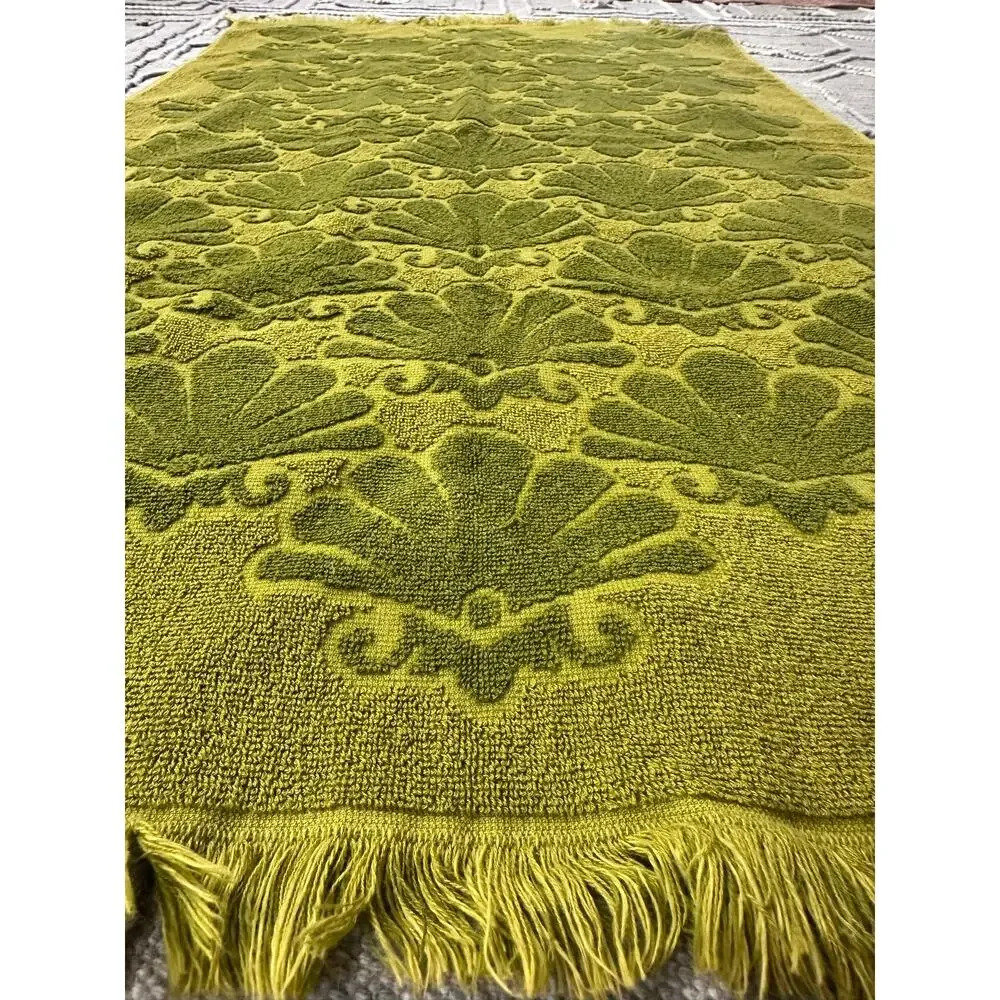 Vintage Fieldcrest BATH TOWEL avocado green seashell motif two tone fringe 60s